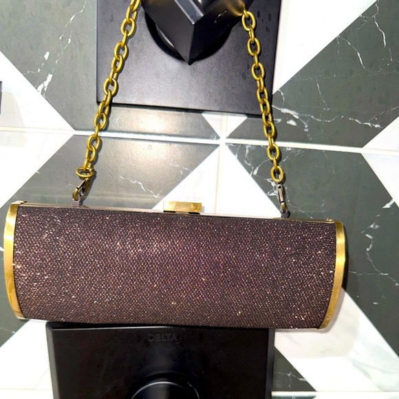 UNLISTED BLACK/DEEPS PINKS AND GOLD GLITTER OVAL CLUTCH WITH DETACHABLE CHAIN - Picture 1 of 12